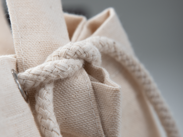 Duffel bag for cornhole bags